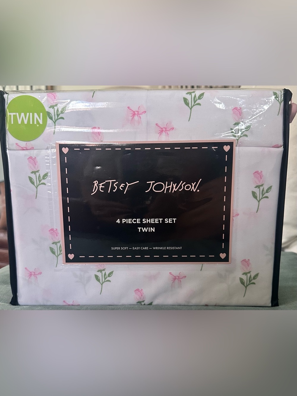 NEW Betsey Johnson Twin 4-Piece Sheet Set in dainty pink rosebud & coquette bow